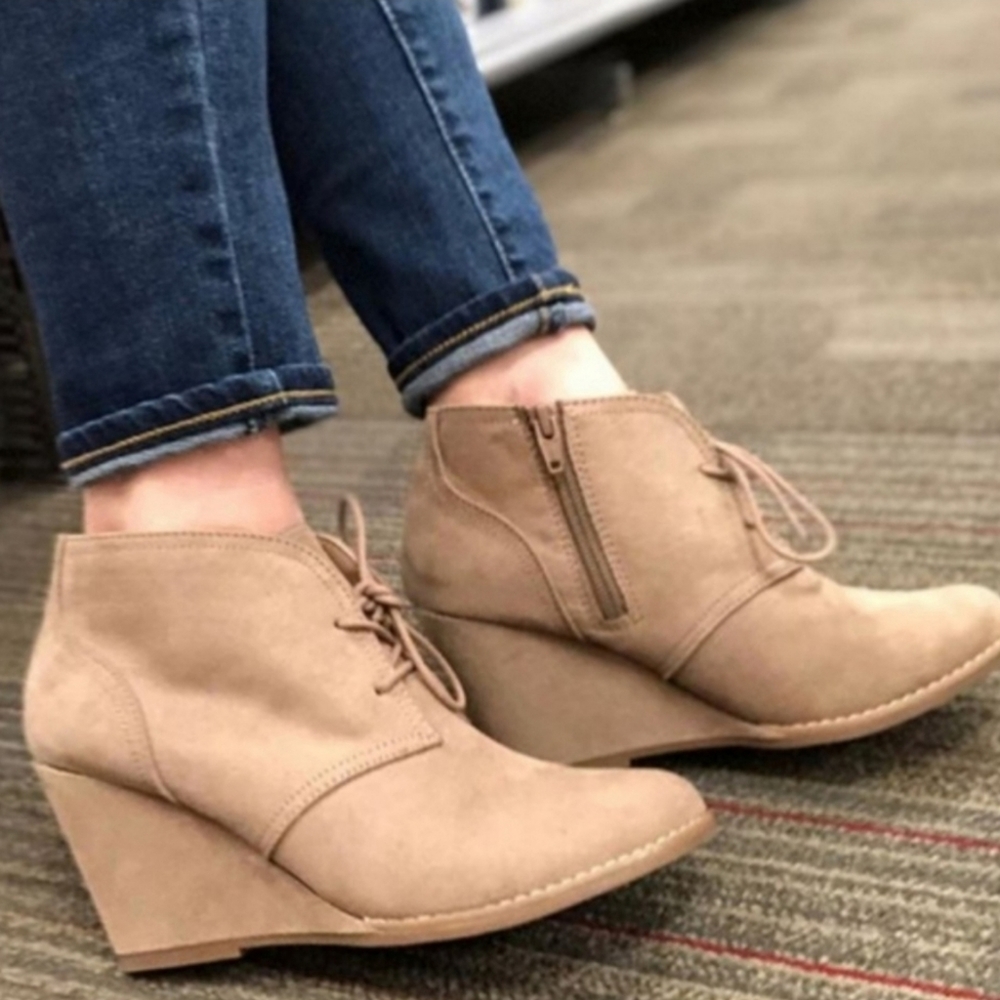 NWB! Universal Threads Taupe Ankle Booties 12